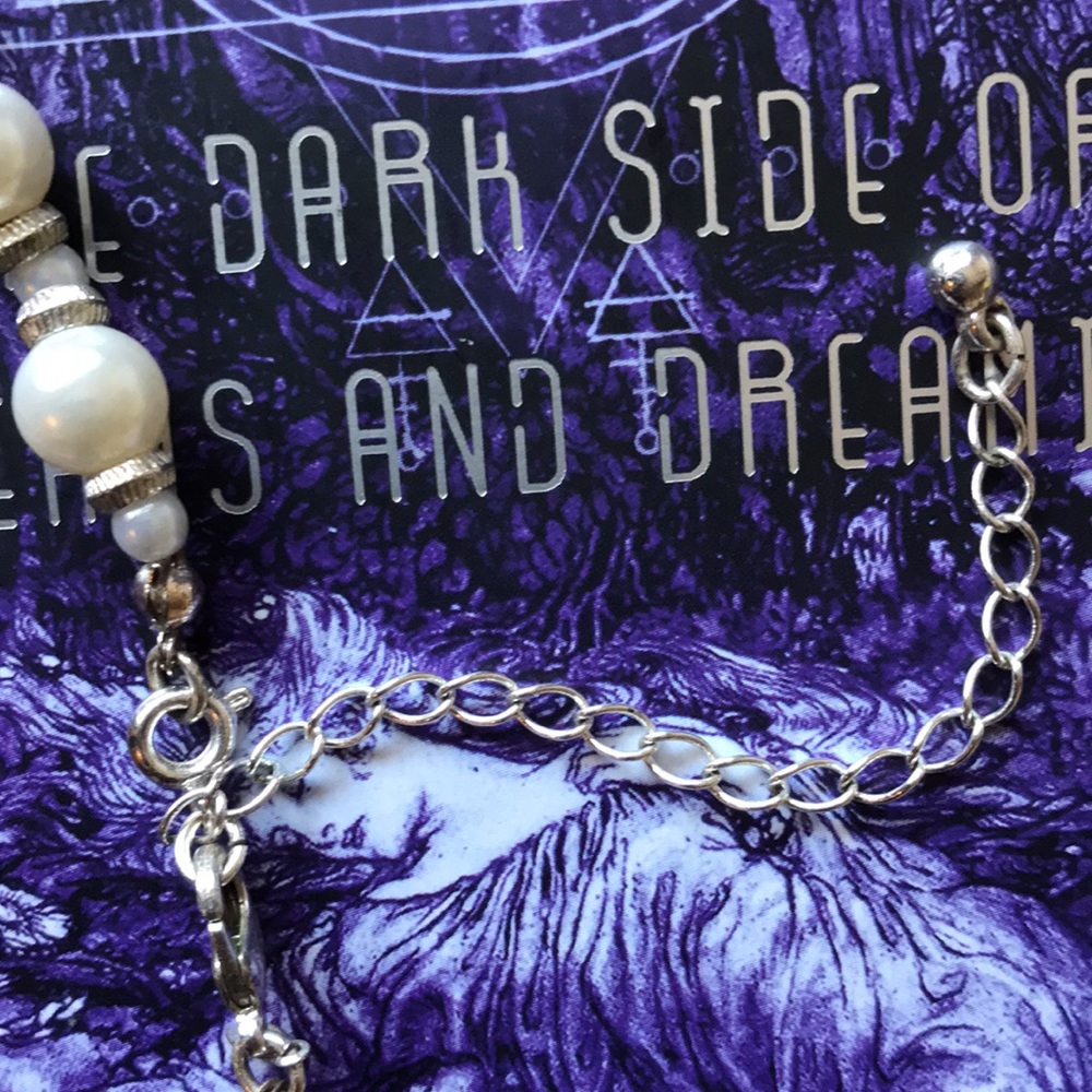 Faux pearl necklace - Picture 4 of 5